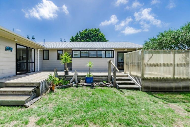 Photo of property in 128 Tutere Street, Waikanae Beach, Waikanae, 5036