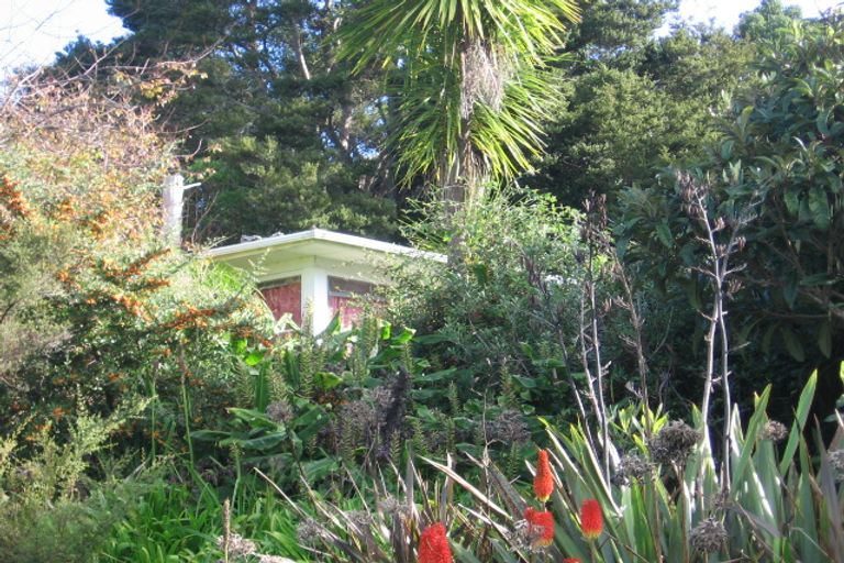 Property details for 27 Kauri Point Road, Laingholm, Auckland, 0604