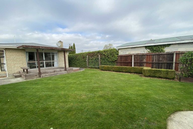 Photo of property in 15 Oldwood Street, Bishopdale, Christchurch, 8053