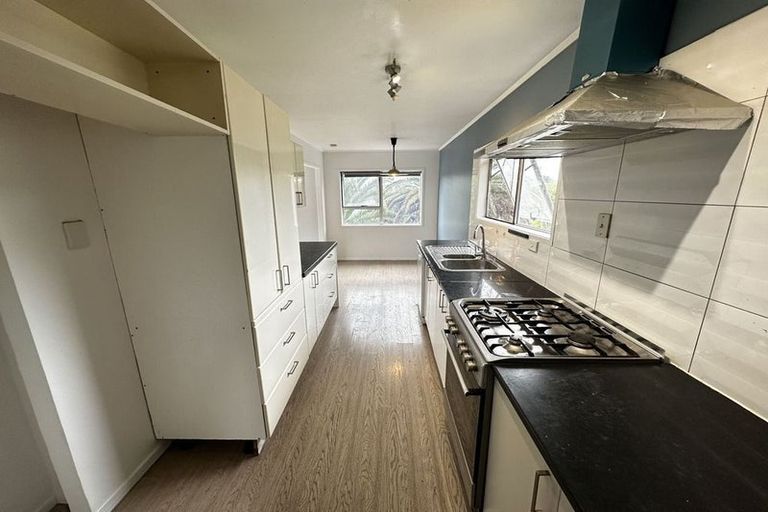 Photo of property in 10 Celeste Place, Totara Vale, Auckland, 0627