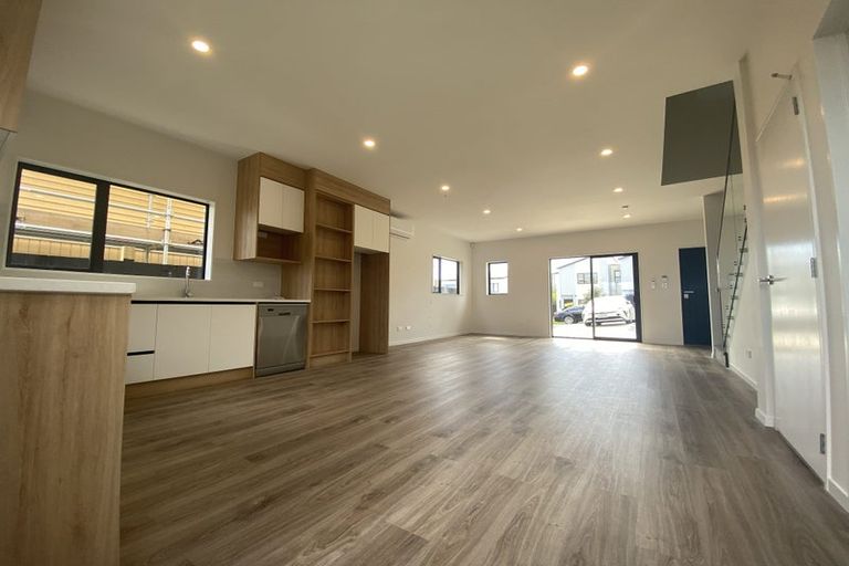 Photo of property in 46b Crestview Rise, Papakura, 2110