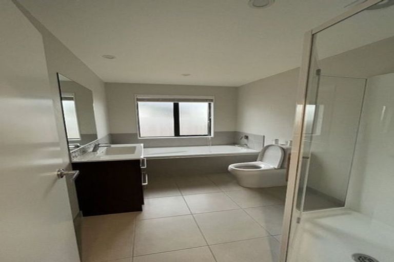 Photo of property in 12 Mangatiti Street, Papakura, 2110