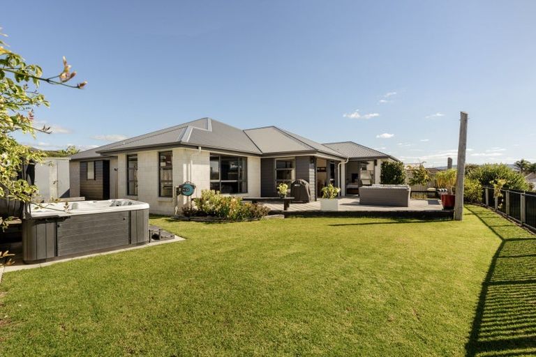 Photo of property in 21 Benmore Crescent, Pyes Pa, Tauranga, 3112