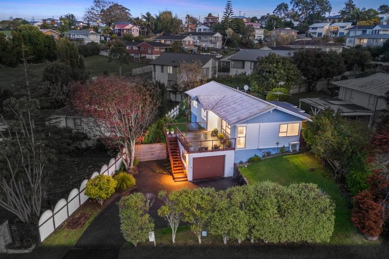 Photo of property in 24 Beauchamp Drive, Massey, Auckland, 0614