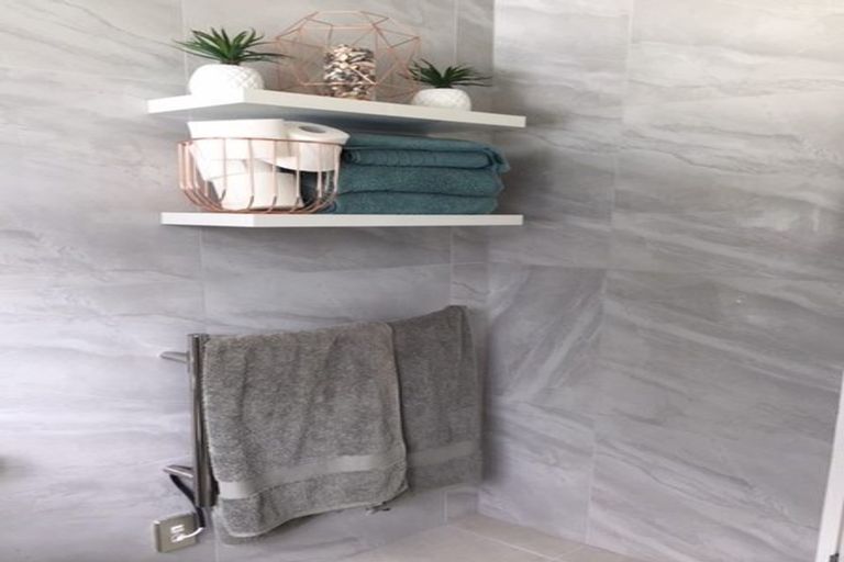 Photo of property in 12 Glendawn Place, Bayview, Auckland, 0629