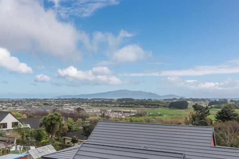 Photo of property in 14 Amokura Street, Waikanae, 5036