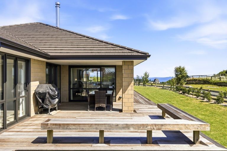 Photo of property in 1 Glendas Way, Acacia Bay, 3385