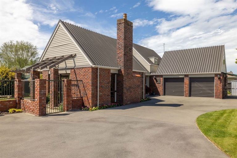 Photo of property in 8a Ringwood Place, Avonhead, Christchurch, 8042