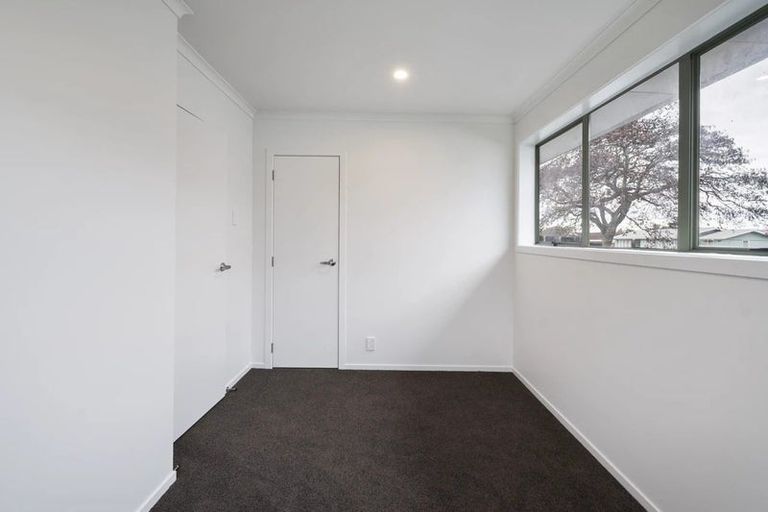 Photo of property in 46 Halswell Crescent, Westbrook, Palmerston North, 4412