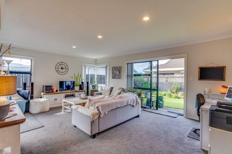 Photo of property in 2/18 Milton Road, Orewa, 0931