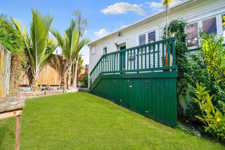 Photo of property in 1/35 Halver Road, Hillpark, Auckland, 2102