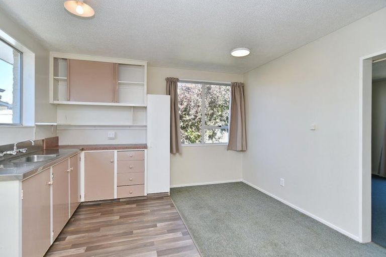 Photo of property in 2/5 Tamarisk Place, Parklands, Christchurch, 8083