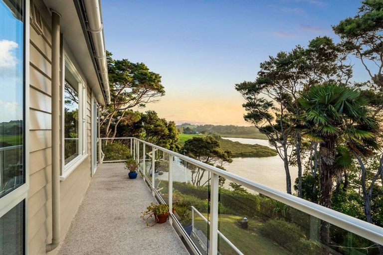 Photo of property in 24 Poplar Road, Stanmore Bay, Whangaparaoa, 0932