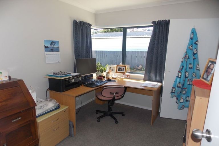 Photo of property in 32 Somerset Crescent, Highbury, Palmerston North, 4412