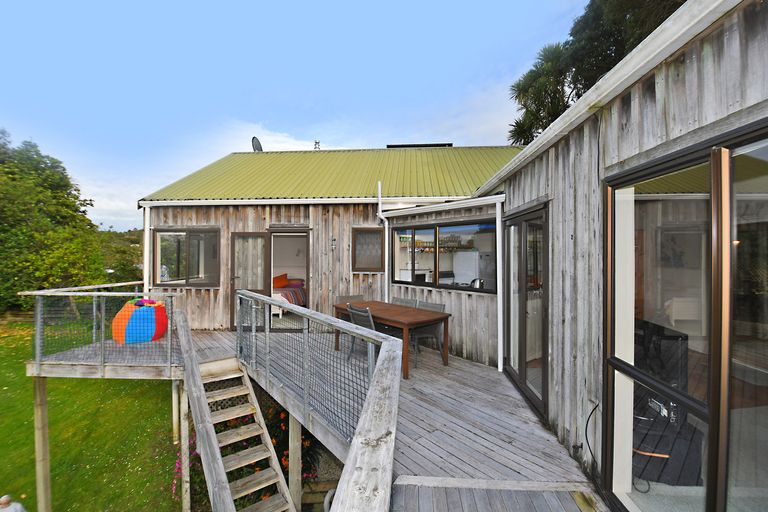 Photo of property in 6 Hillside Crescent, Leigh, 0985