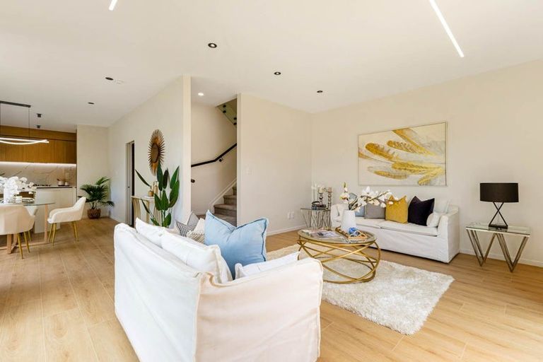 Photo of property in 16f Grande Vue Road, Papatoetoe, Auckland, 2025