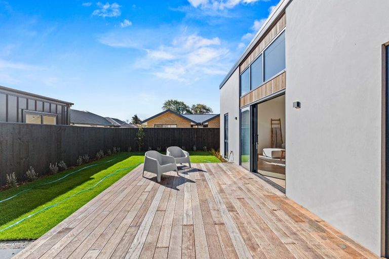 Photo of property in 2 Greystone Close, Halswell, 8025