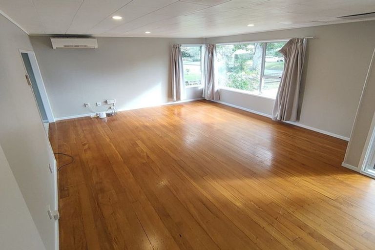Photo of property in 59 Chilcott Road, Henderson, Auckland, 0612