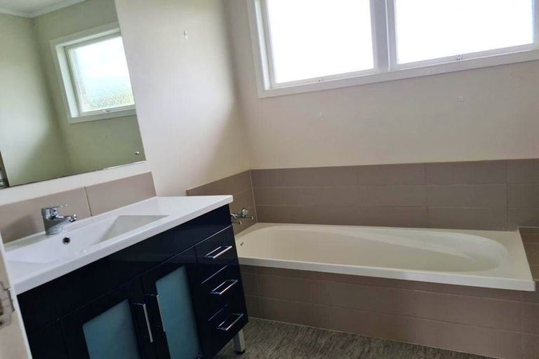 Photo of property in 1/46 Scenic Drive, Manurewa, Auckland, 2102