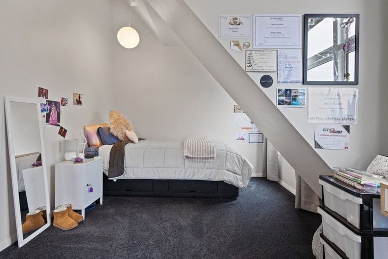 Photo of property in 1/53 Aorangi Road, Bryndwr, Christchurch, 8053