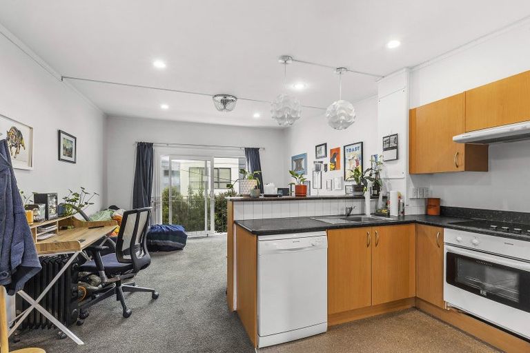 Photo of property in 20/3 Kelvin Grove, Te Aro, Wellington, 6011