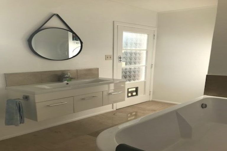 Photo of property in 33 Howe Street, Howick, Auckland, 2014