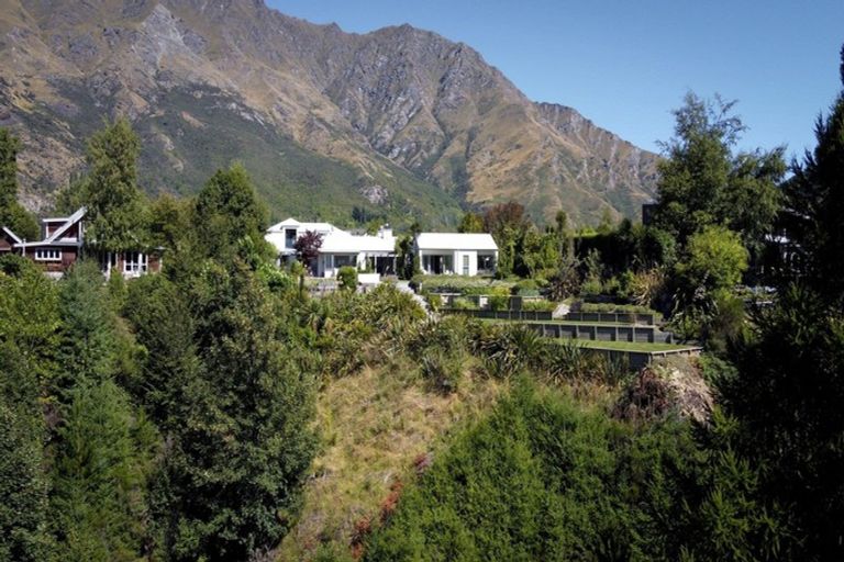 Photo of property in 32 Amber Close, Arthurs Point, Queenstown, 9371