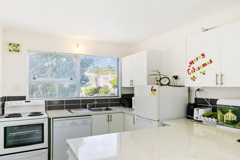 Photo of property in 1/17 Kowhai Street, Tawa, Wellington, 5028