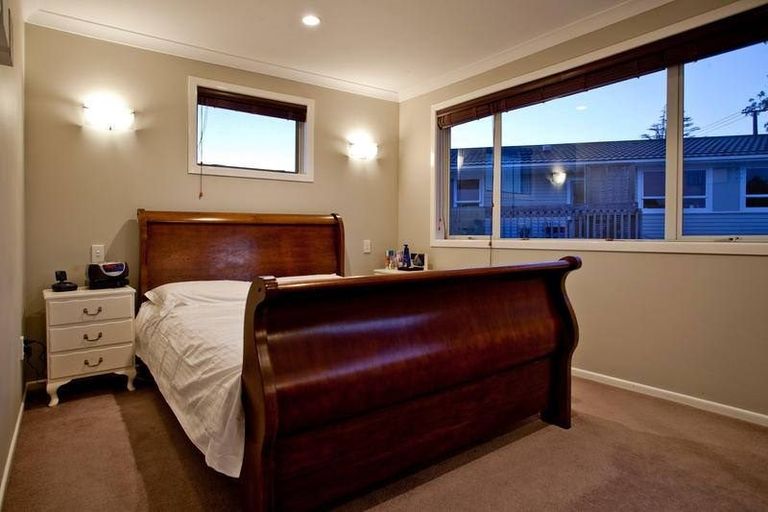 Photo of property in 15a Sycamore Drive, Sunnynook, Auckland, 0620