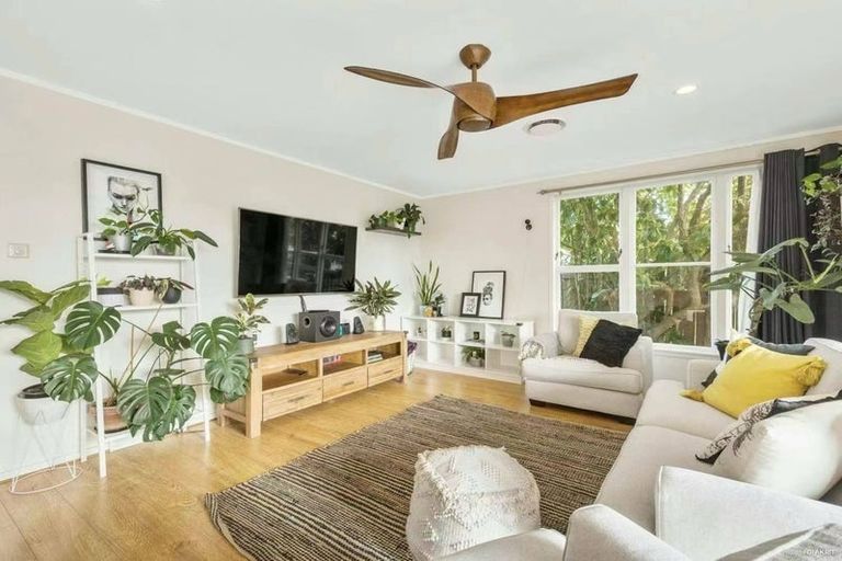 Photo of property in 47 Lysander Crescent, Beach Haven, Auckland, 0626