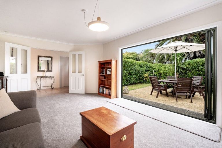 Photo of property in 10 Fenside Street, Waikanae Beach, Waikanae, 5036