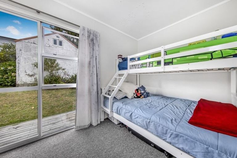 Photo of property in 4/23 Luckens Road, West Harbour, Auckland, 0618