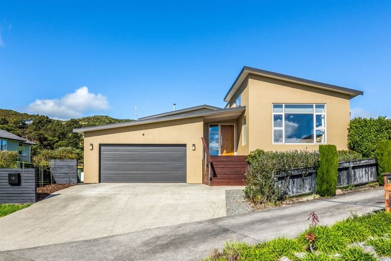 Photo of property in 13 Kepler Way, Aotea, Porirua, 5024