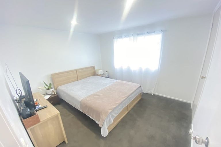 Photo of property in 2/18 Kennington Drive, Clendon Park, Auckland, 2103