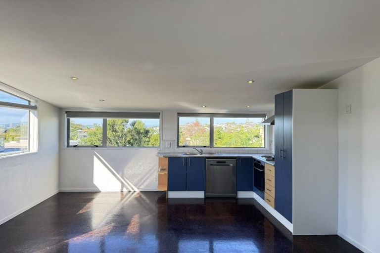 Photo of property in 86 Parr Terrace, Castor Bay, Auckland, 0620