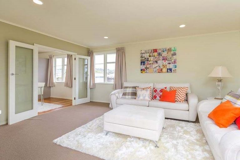 Photo of property in 50 Sutton Crescent, Papakura, 2110