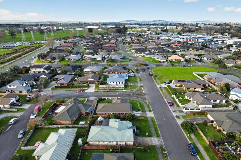 Photo of property in 35 Nottingham Drive, Hamilton East, Hamilton, 3216