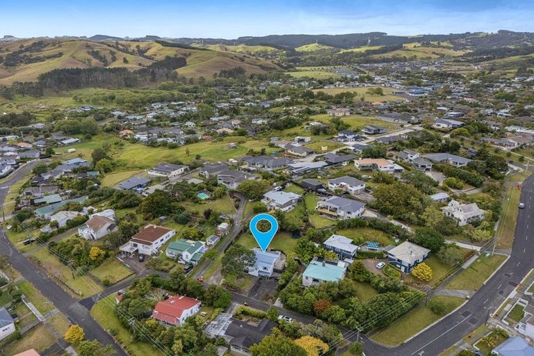 Photo of property in 3 Gow Street, Helensville, 0800