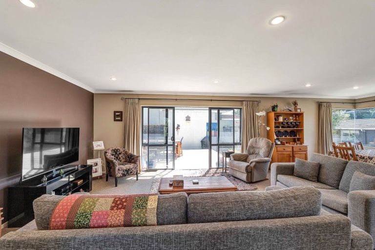 Photo of property in 30 Moulton Street, Moturoa, New Plymouth, 4310