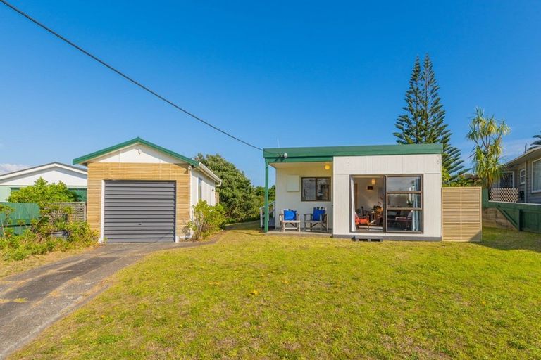 Photo of property in 27 Koromiko Street, Otaki Beach, Otaki, 5512