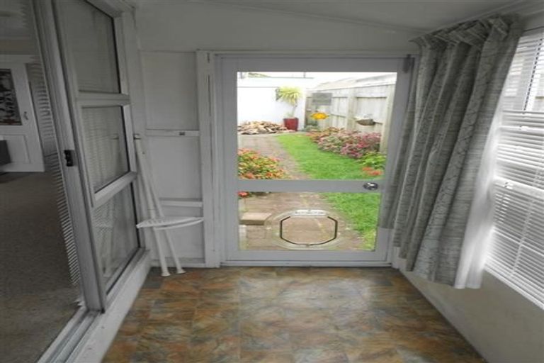 Photo of property in 2/311 Carrington Street, Vogeltown, New Plymouth, 4310