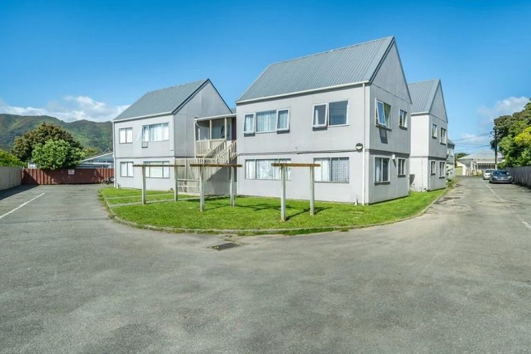 Photo of property in 71n Randwick Crescent, Moera, Lower Hutt, 5010