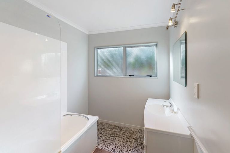 Photo of property in 5 Mohua Street, Waikanae, 5036