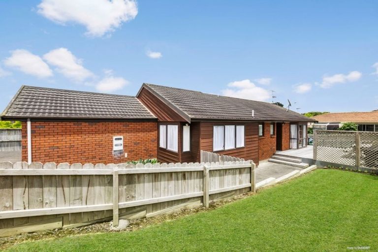 Photo of property in 143 Botany Road, Botany Downs, Auckland, 2010