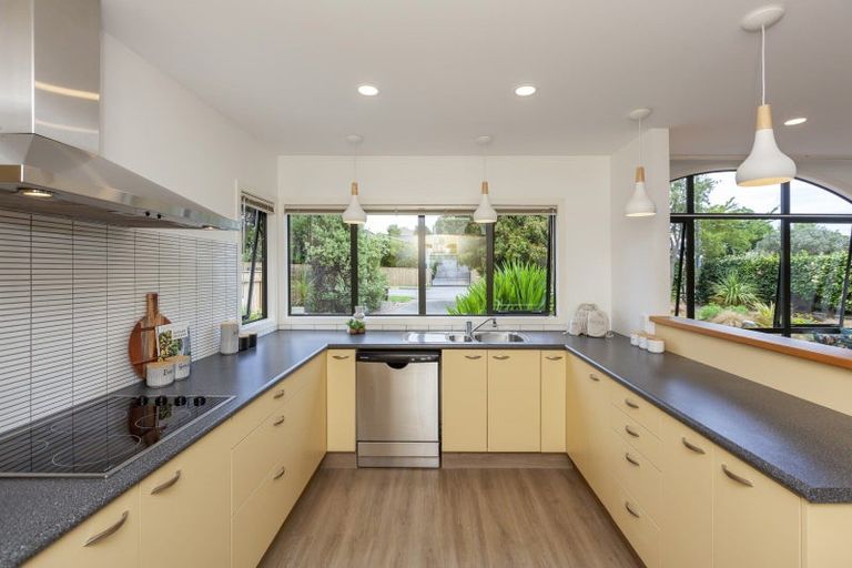 Photo of property in 90 Rimu Road, Raumati Beach, Paraparaumu, 5032