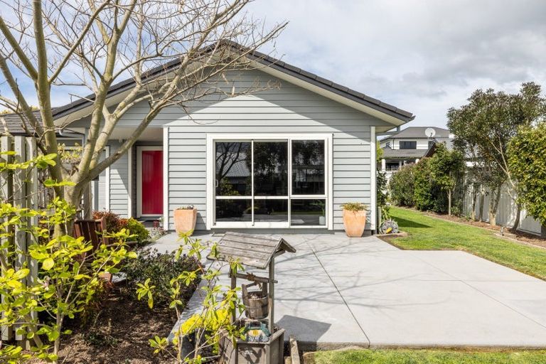 Photo of property in 75a Arataki Road, Havelock North, 4130