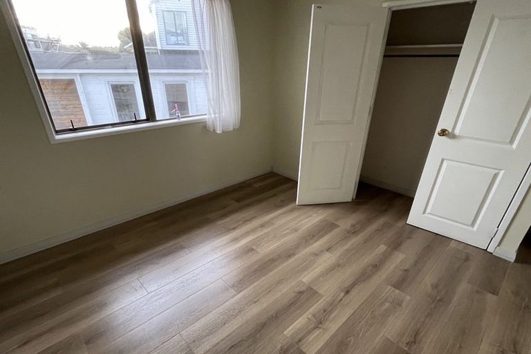 Photo of property in 16 Massine Place, Randwick Park, Auckland, 2105