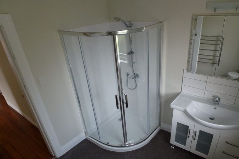 Photo of property in 5a Grove Road, Kelburn, Wellington, 6012