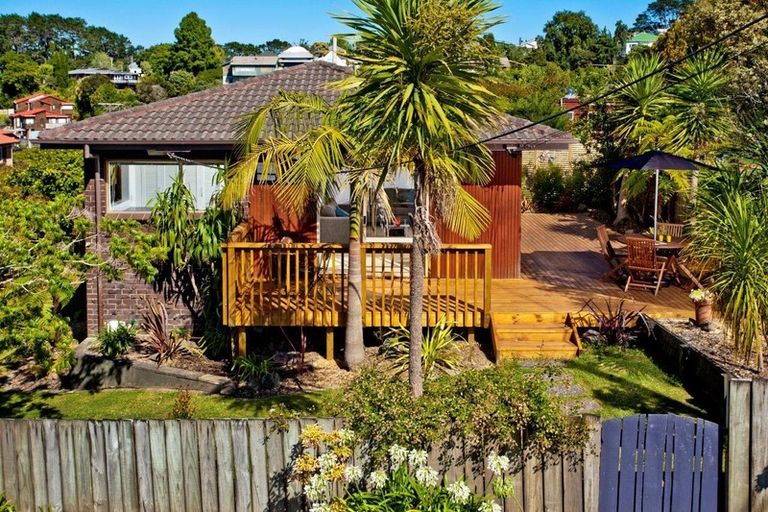 Photo of property in 1/5 Pullum Street, Birkenhead, Auckland, 0626