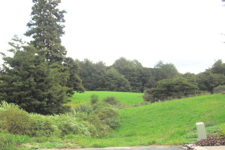 Photo of property in 18 Tuakura Way, The Gardens, Auckland, 2105